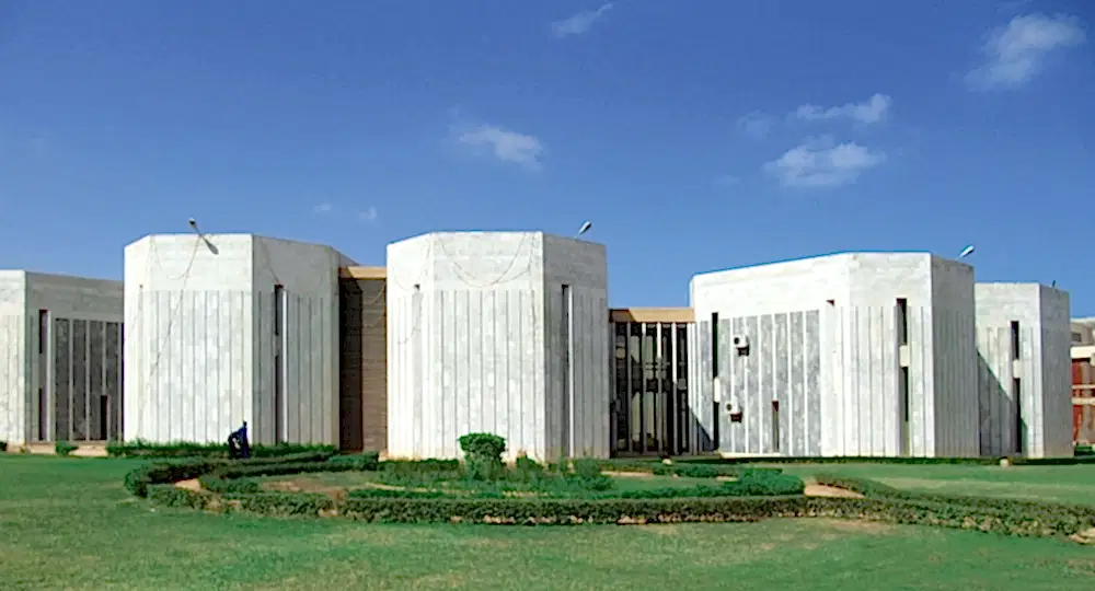 GARYOUNIS ÜNİVERSİTESİ CEPHE ONARIM VE YENİLEME PROJESİ